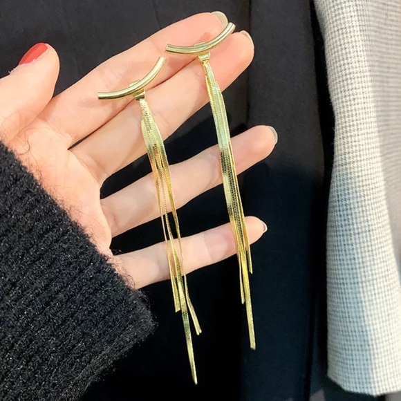 NEW 18K GOLD LONG TASSEL ARC EARRINGS - Picture 2 of 6